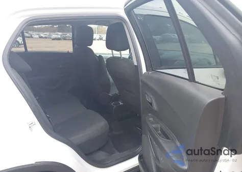 2022 Chevrolet Trax Fwd Ls z USA, uszkodzony, nr VIN KL7CJKSM4NB526744